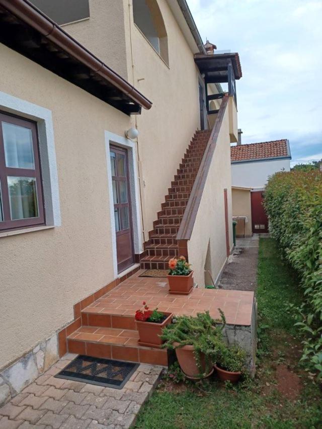 Apartmani Rina Kadumi Zewnętrze zdjęcie